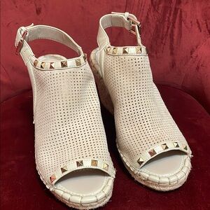 Marc Fisher sz 7 Studded Cream Wedge Sandals